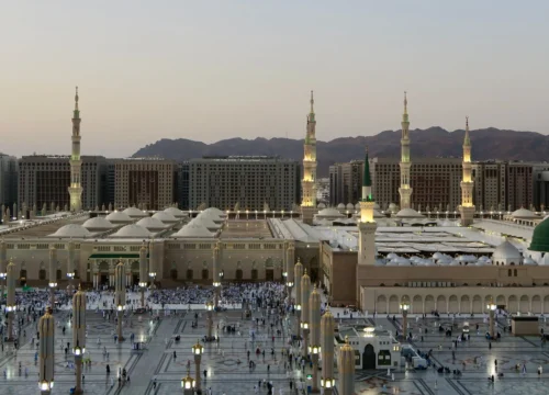 Short Stay vs Long Stay Umrah Packages from Pakistan: Which Option Should You Choose?