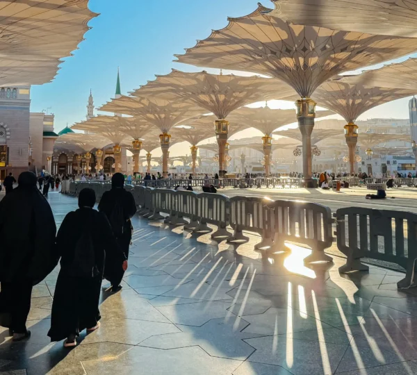 Women’s Umrah Guide from Pakistan: Ihram, Packing, Travel Tips & Family Planning